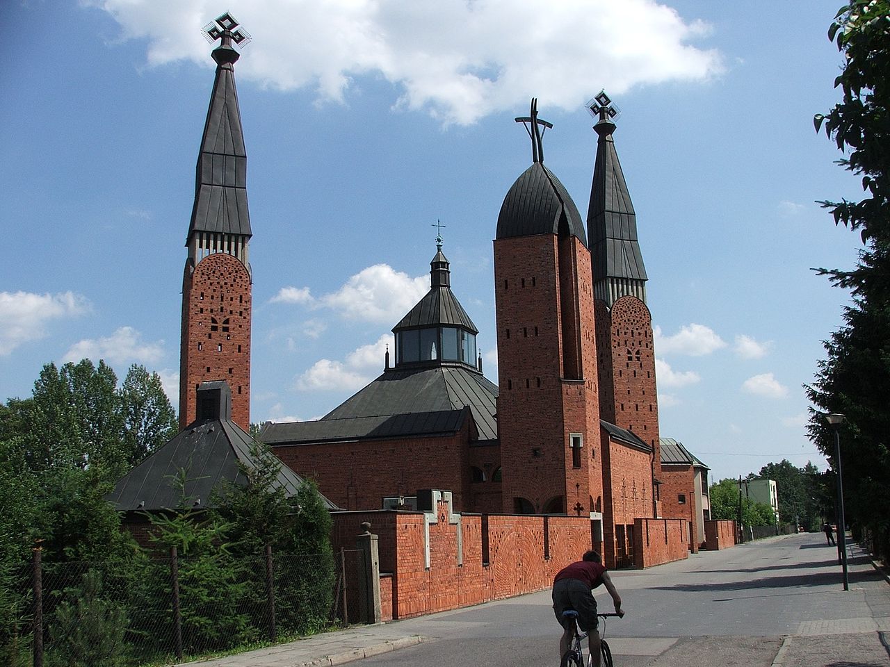 1280px-Jezus_chrystus_odkupiciel_church